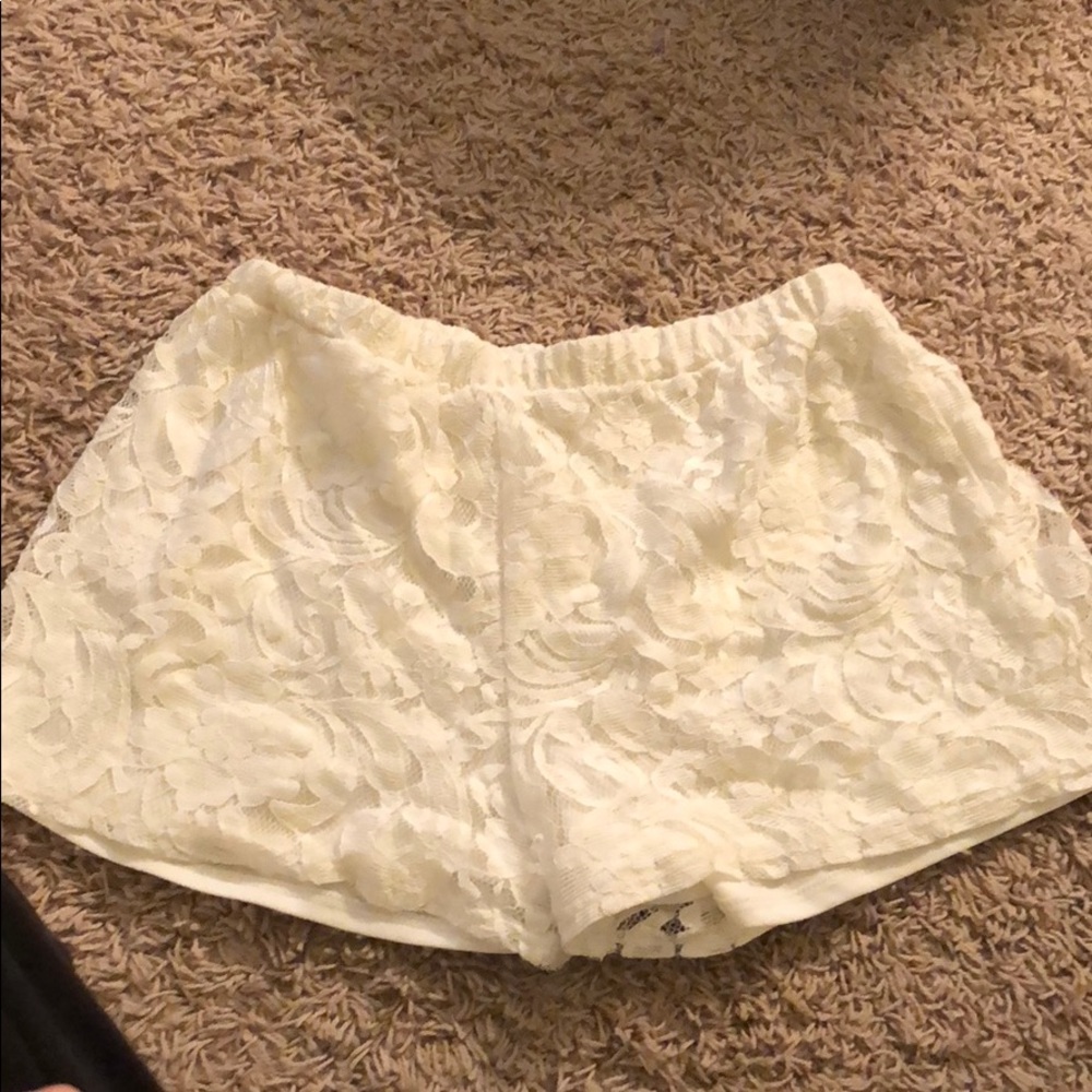 Bo Bel White Lace Shorts Size Large